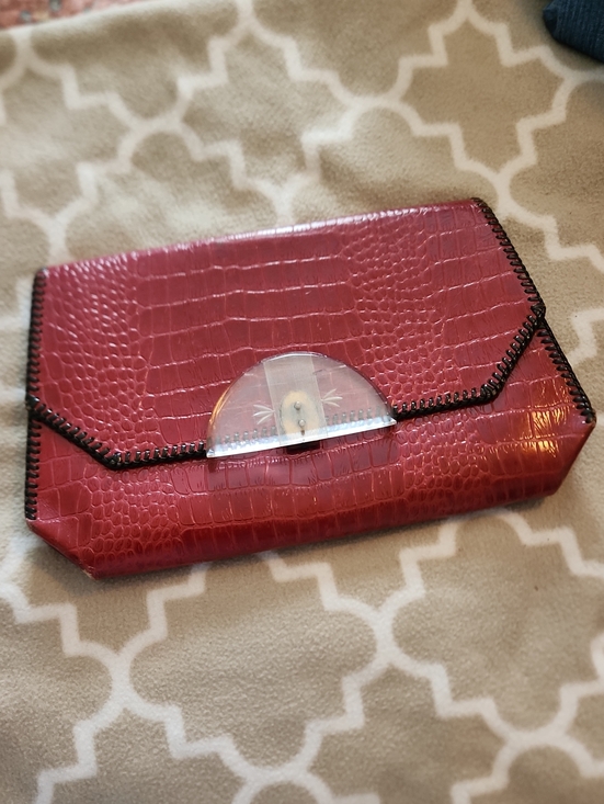 The Unbranded Brand Handbags - VINTAGE Croc-Embossed Red Envelope Clutch with Chain Trim